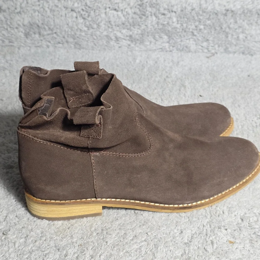 DIBA True Brown Suede Leather Ankle Booties Boots‎ Flexible Ankle Women's 9M NEW